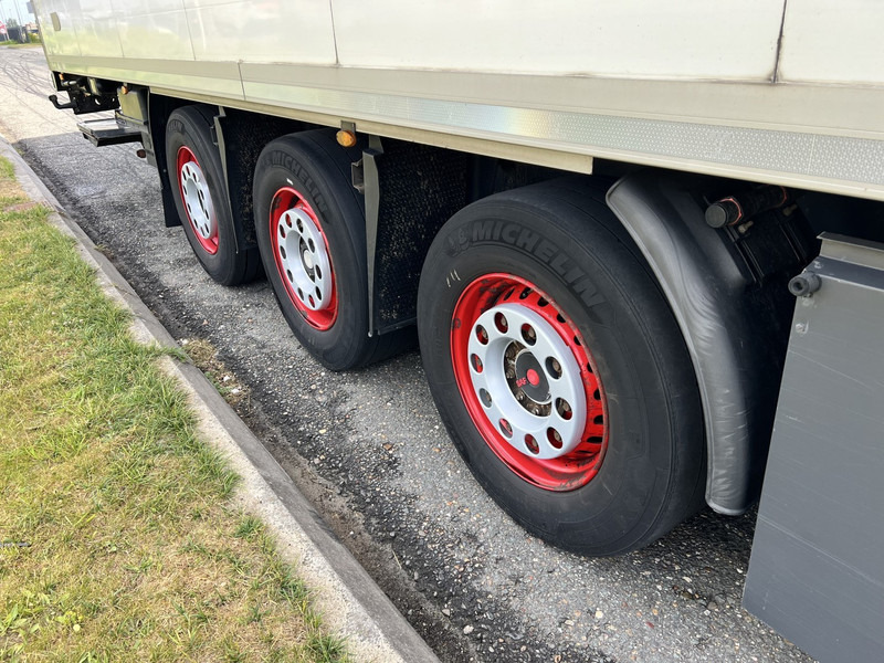 Kögel 3 - assige koeloplegger Carrier vector 1550 - Semi-trailer berpendingin: gambar 5 Kögel 3 - assige koeloplegger Carrier vector 1550 - Semi-trailer berpendingin: gambar 5