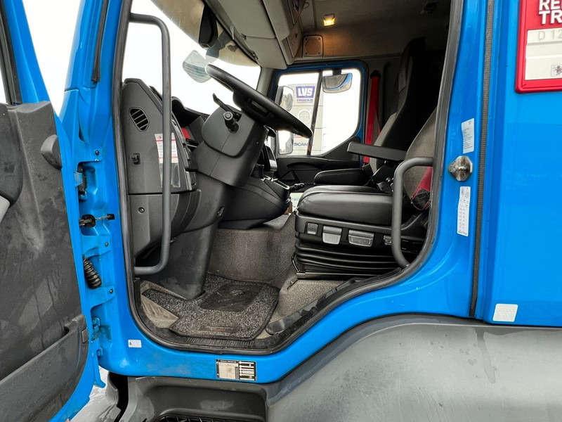 Interior photo 1: Truk sasis Renault D12 4x2 Chassis Cabine 5.20m