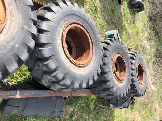 Anvelope Cu 24PR 4 BUC VOLA Incarcator VOLVO KOMATSU JCB - Roda: gambar 1 Anvelope Cu 24PR 4 BUC VOLA Incarcator VOLVO KOMATSU JCB - Roda: gambar 1