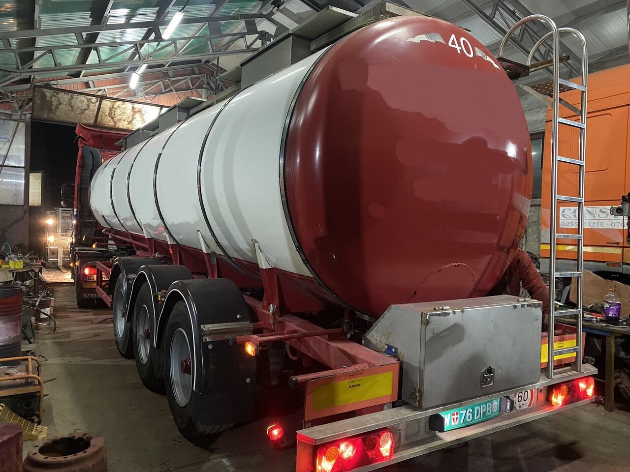 LAG cisterna 30 T - sasiu inox - inox alimentar - 1998 - Semi-trailer tangki: gambar 2 LAG cisterna 30 T - sasiu inox - inox alimentar - 1998 - Semi-trailer tangki: gambar 2