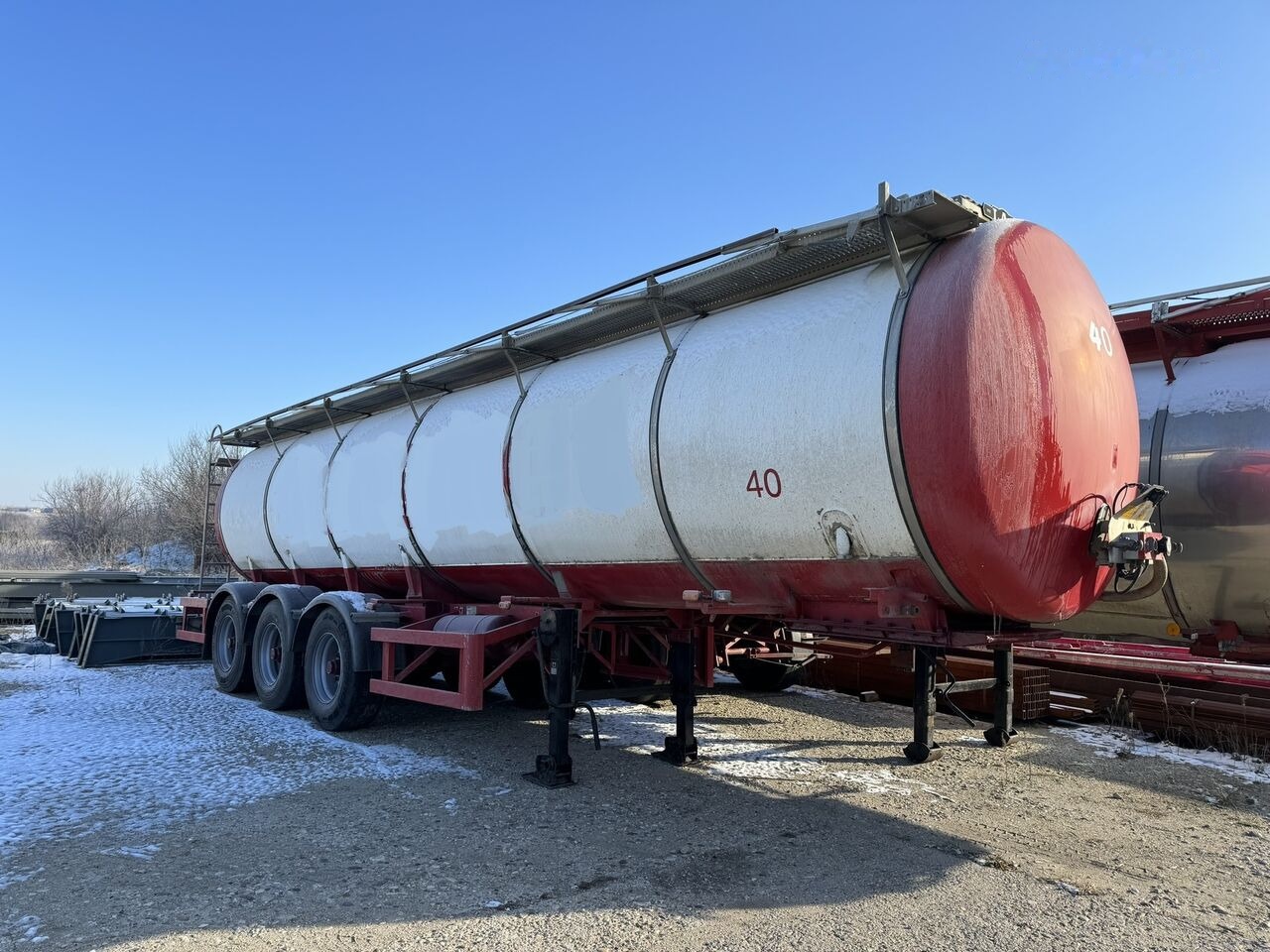 LAG cisterna 30 T - sasiu inox - inox alimentar - 1998 - Semi-trailer tangki: gambar 1 LAG cisterna 30 T - sasiu inox - inox alimentar - 1998 - Semi-trailer tangki: gambar 1