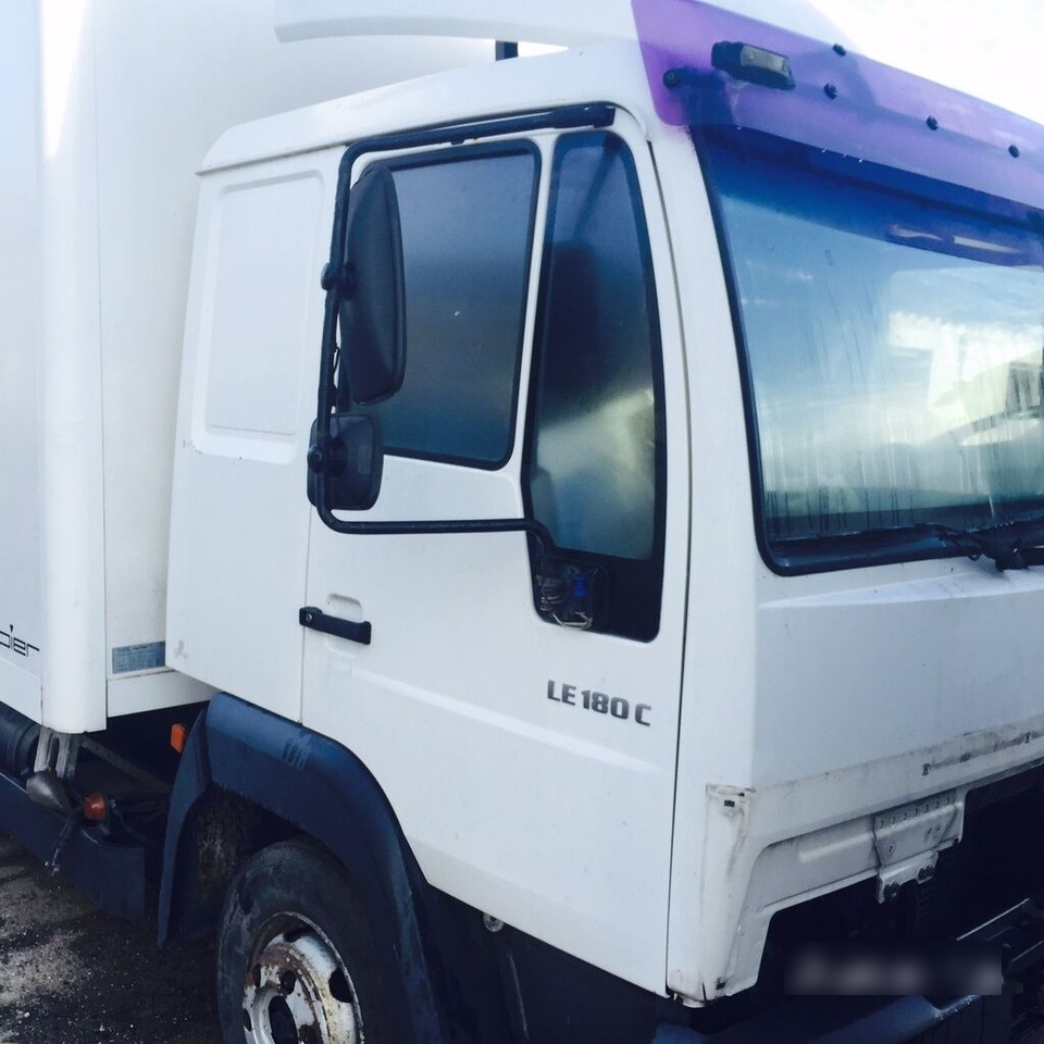 MAN LE 8-180 - Truk dengan terpal samping: gambar 3 MAN LE 8-180 - Truk dengan terpal samping: gambar 3