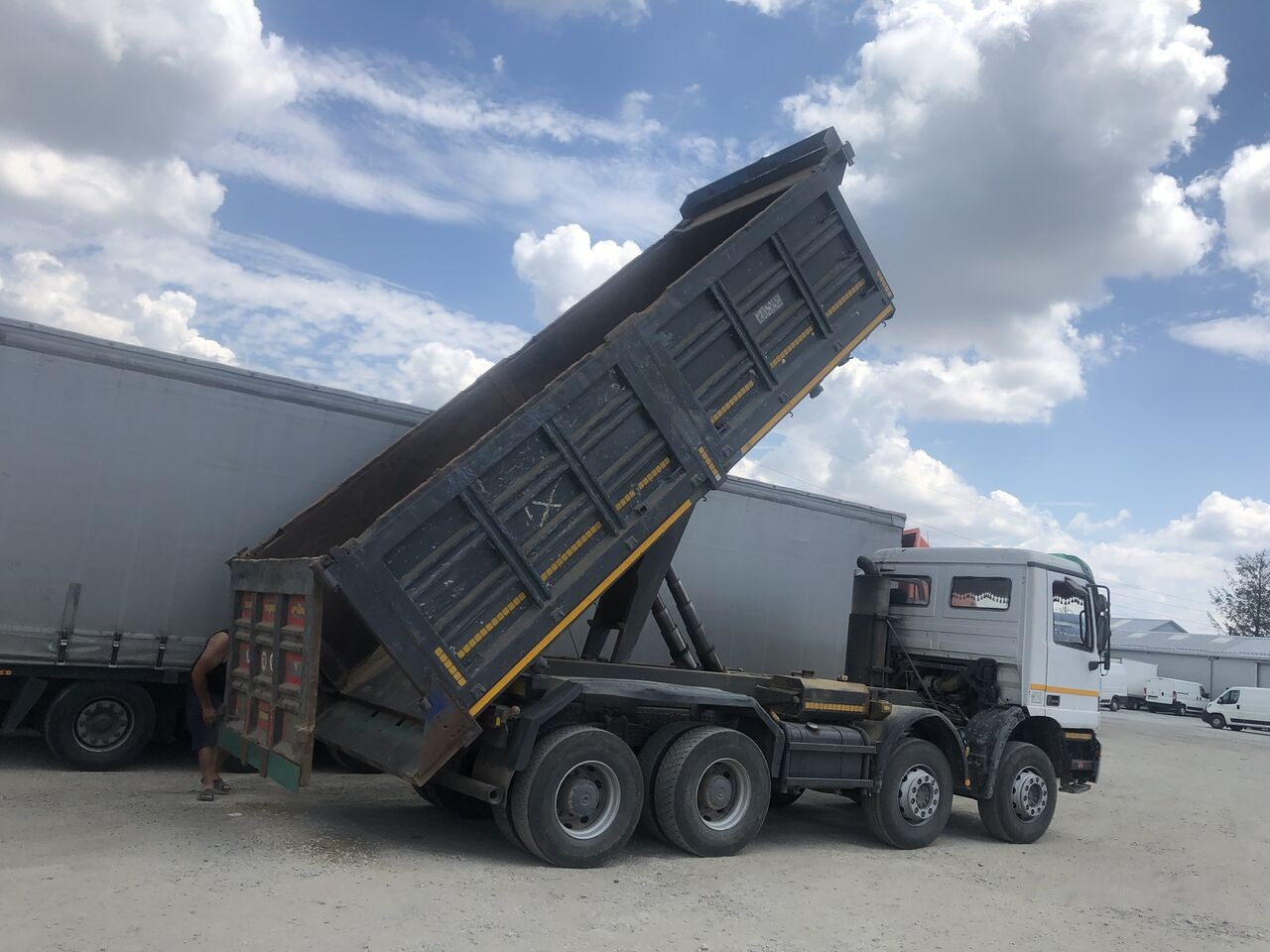 Mercedes-Benz ACTROS MP1 EXPORT - Truk jungkit: gambar 1 Mercedes-Benz ACTROS MP1 EXPORT - Truk jungkit: gambar 1