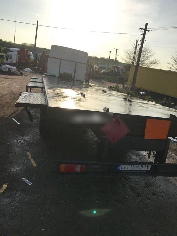 Renault Midlum DXI Adr Transport Butelii - Truk flatbed: gambar 5 Renault Midlum DXI Adr Transport Butelii - Truk flatbed: gambar 5