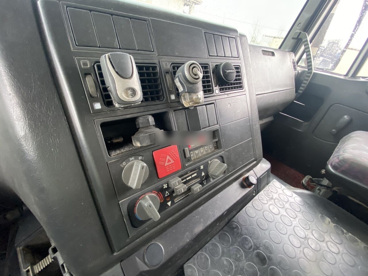 Leasing IVECO Eurotrakker 400E42HT 4x2 1Y3 - EURO 2 - Manual Injection Pomp - IVECO Eurotrakker 400E42HT 4x2 1Y3 - EURO 2 - Manual Injection Pomp -: gambar 26