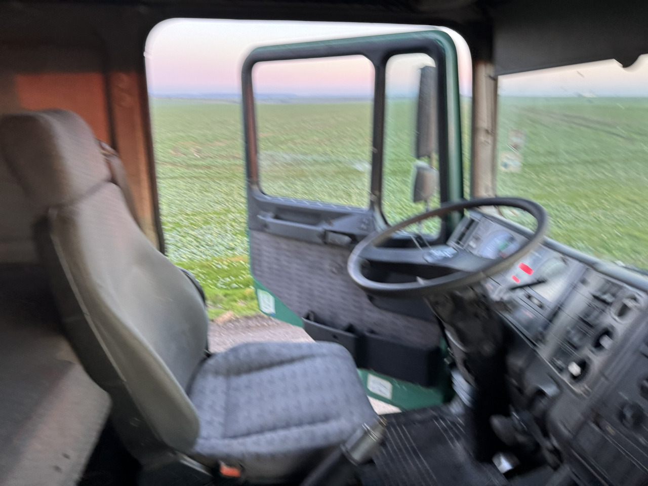 MAN 26 414 6x4 KIPPER L2000 Euro3 Manual Injection Pomp - Truk: gambar 3 MAN 26 414 6x4 KIPPER L2000 Euro3 Manual Injection Pomp - Truk: gambar 3