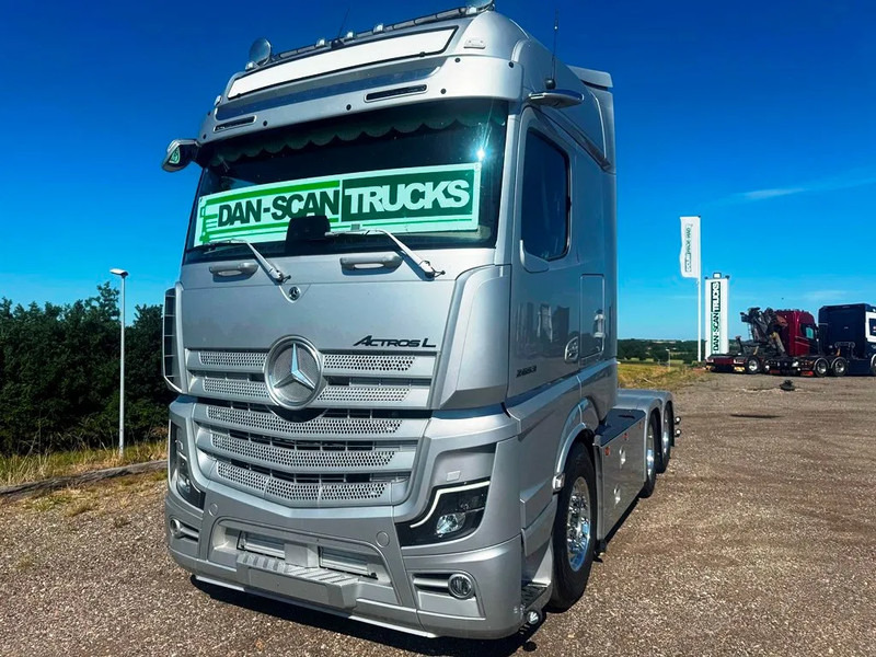 Mercedes-Benz Actros 2653 Special Interior. 6x2 3250mm weelbase. Air / Air suspension. hydr. syatem. Invertor. Micro wave. - Tractor head: gambar 4 Mercedes-Benz Actros 2653 Special Interior. 6x2 3250mm weelbase. Air / Air suspension. hydr. syatem. Invertor. Micro wave. - Tractor head: gambar 4