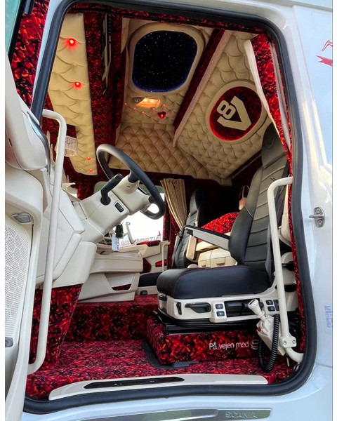 Scania R770 V8 NGS Special Interior. Only 110000 km. Air/ Air suspensiom. Hydr, system. - Tractor head: gambar 5 Scania R770 V8 NGS Special Interior. Only 110000 km. Air/ Air suspensiom. Hydr, system. - Tractor head: gambar 5