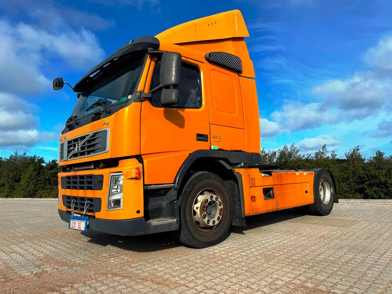 Volvo FM 340 tractor unit. - Tractor head: gambar 1 Volvo FM 340 tractor unit. - Tractor head: gambar 1