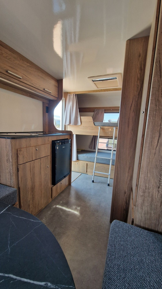 N-LAZUR Niewiadów Nowa Przyczepa Kempingowa dla 4 osób z Łazienką - Karavan: gambar 2 N-LAZUR Niewiadów Nowa Przyczepa Kempingowa dla 4 osób z Łazienką - Karavan: gambar 2