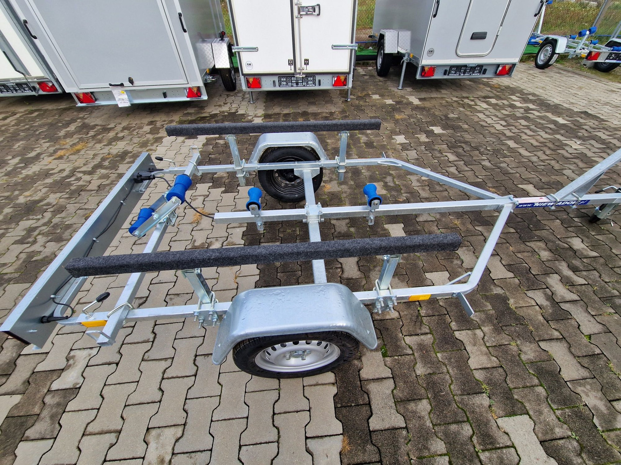 Nowa Przyczepa 2025 Podłodziowa ponton łódź Niewiadów P400 P415 do 6m - Trailer autotransporter: gambar 3 Nowa Przyczepa 2025 Podłodziowa ponton łódź Niewiadów P400 P415 do 6m - Trailer autotransporter: gambar 3