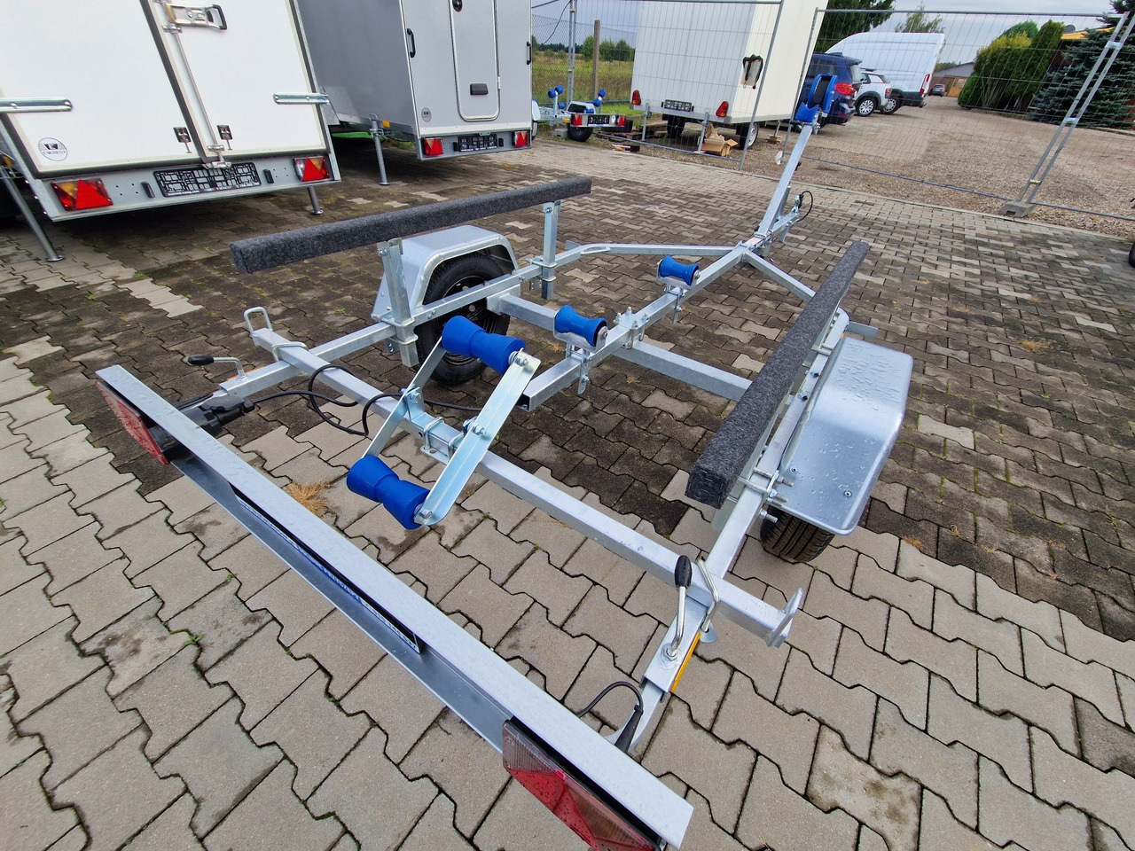 Nowa Przyczepa 2025 Podłodziowa ponton łódź Niewiadów P400 P415 do 6m - Trailer autotransporter: gambar 4 Nowa Przyczepa 2025 Podłodziowa ponton łódź Niewiadów P400 P415 do 6m - Trailer autotransporter: gambar 4