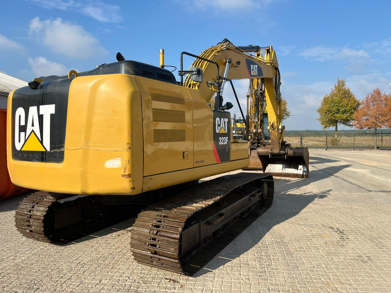 Caterpillar 323FL - Ekskavator perayap: gambar 1 Caterpillar 323FL - Ekskavator perayap: gambar 1