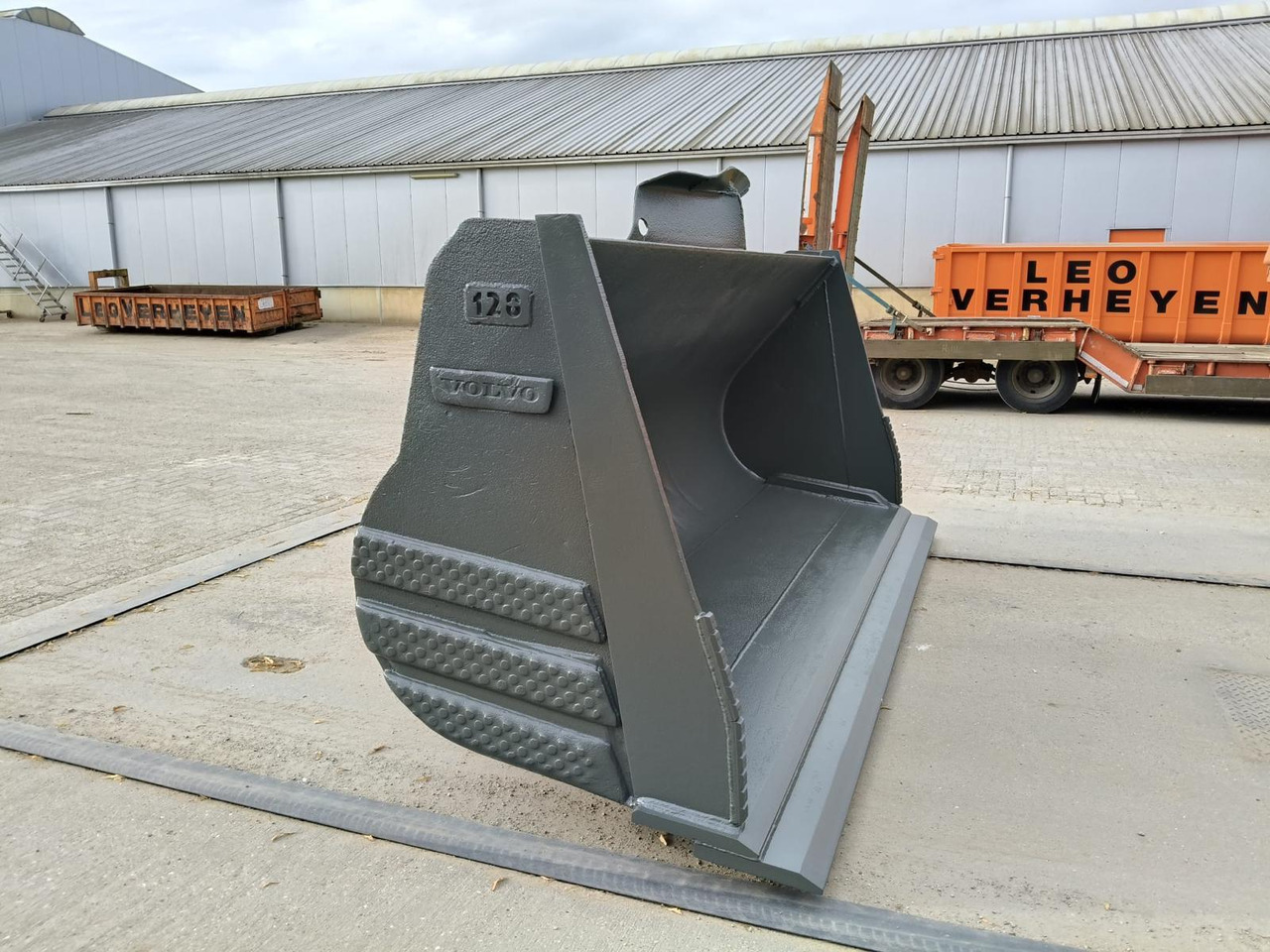 Volvo L 220 - Ember loader: gambar 2 Volvo L 220 - Ember loader: gambar 2