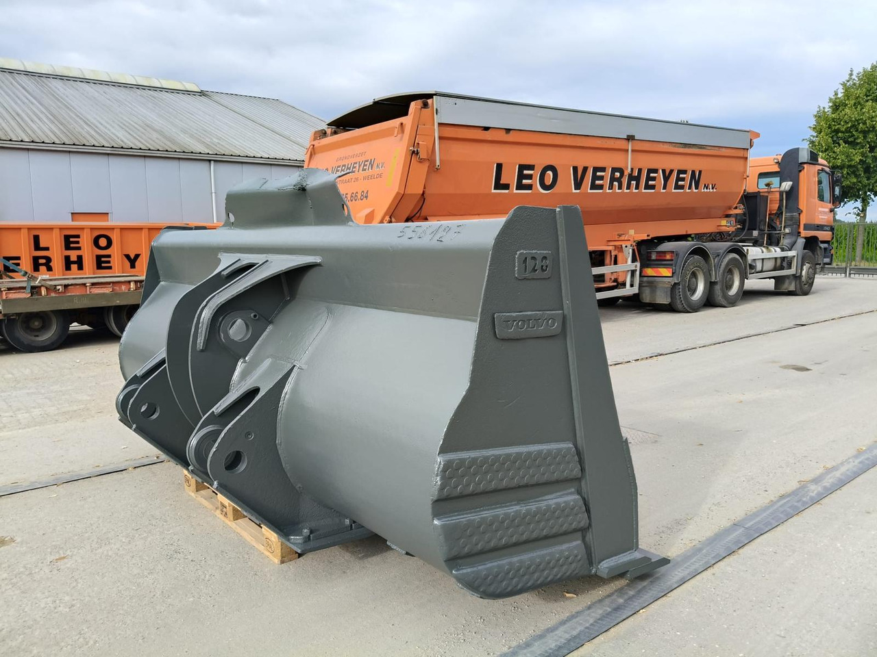 Volvo L 220 - Ember loader: gambar 5 Volvo L 220 - Ember loader: gambar 5