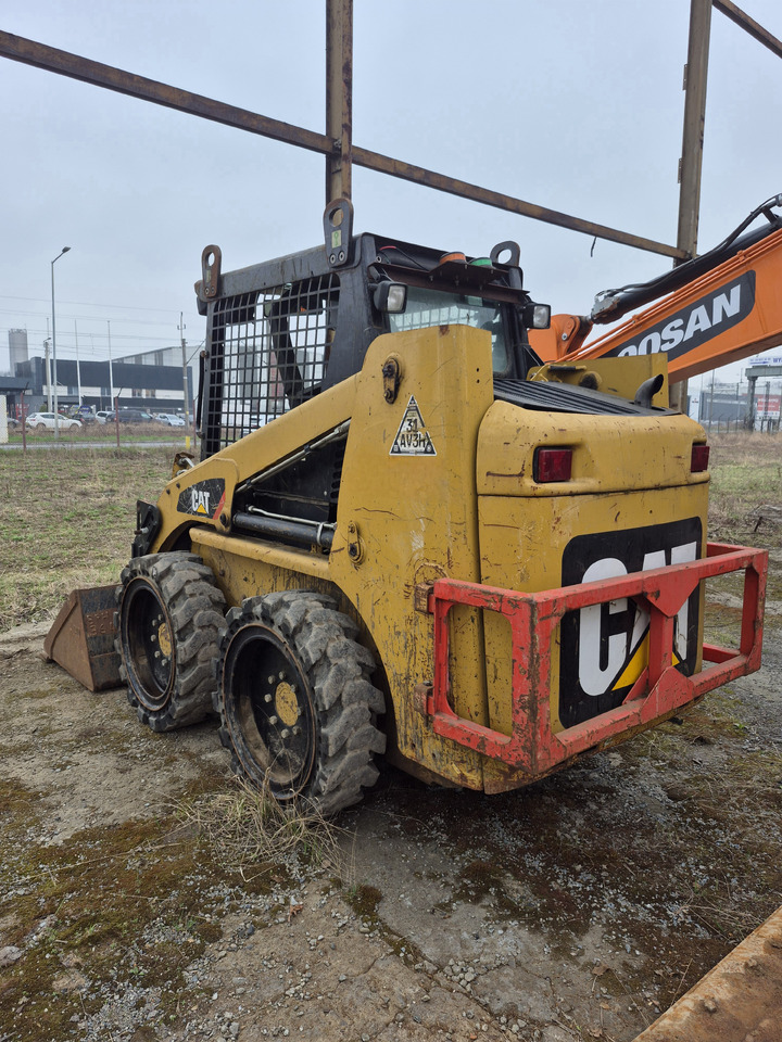CATERPILLAR 216B3 - Skid steer: gambar 4 CATERPILLAR 216B3 - Skid steer: gambar 4