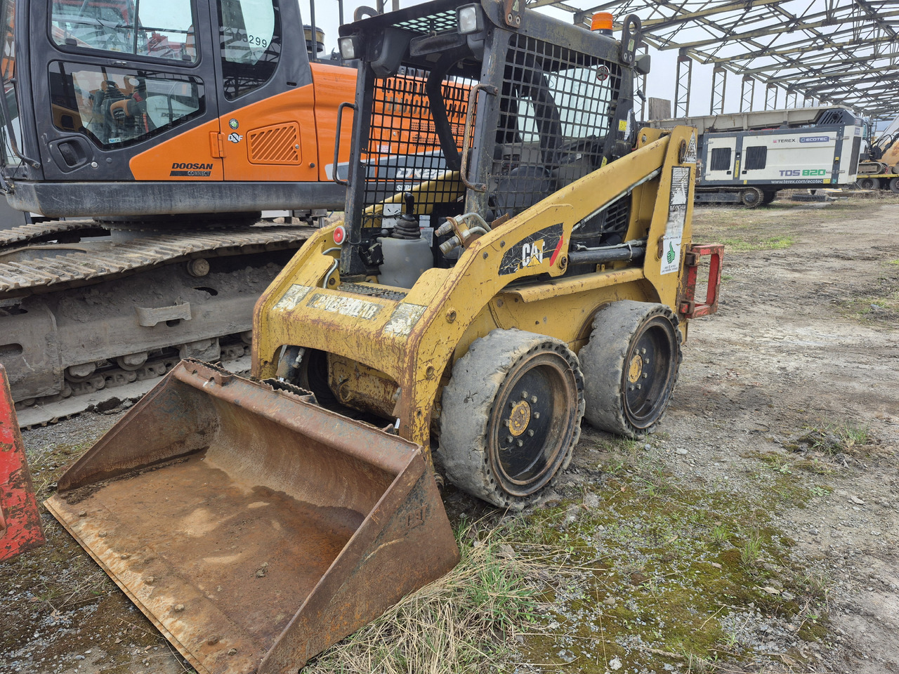 CATERPILLAR 216B3 - Skid steer: gambar 2 CATERPILLAR 216B3 - Skid steer: gambar 2
