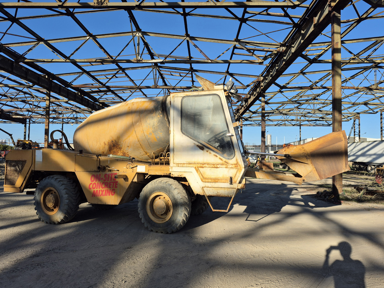 ULTRANAZZ M37E - Truk pengaduk beton: gambar 1 ULTRANAZZ M37E - Truk pengaduk beton: gambar 1