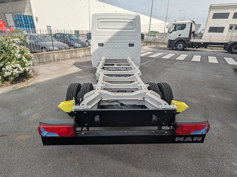 AUTOTELAIO LUNGO RUOTE GEMELLATE TGE 5.160 4X2 SB - Truk sasis: gambar 3 AUTOTELAIO LUNGO RUOTE GEMELLATE TGE 5.160 4X2 SB - Truk sasis: gambar 3