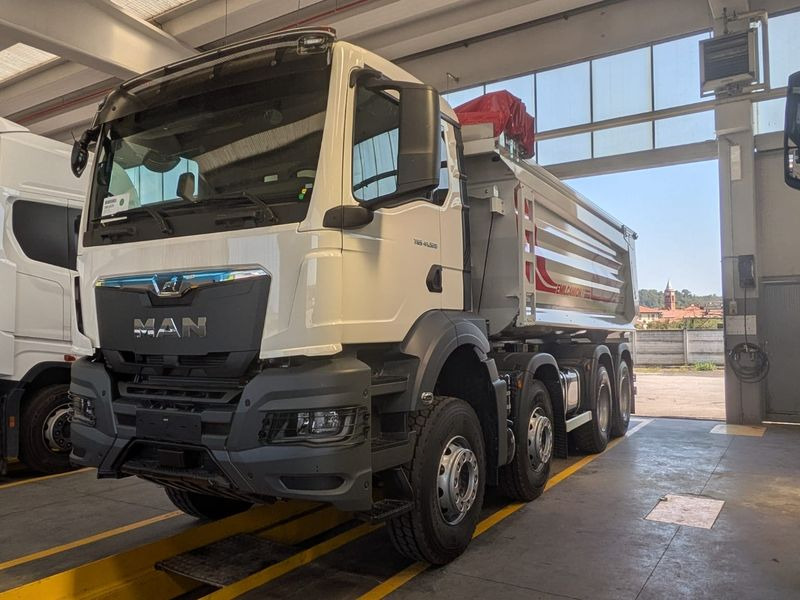 CAMION RIBALTABILE 4 ASSI 520 hp VASCA S5 NUOVO MAN TGS 41.520 8x4 BB CH - Truk jungkit: gambar 3 CAMION RIBALTABILE 4 ASSI 520 hp VASCA S5 NUOVO MAN TGS 41.520 8x4 BB CH - Truk jungkit: gambar 3