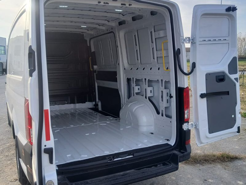 FURGONE CORTO TETTO BASSO MAN TGE 3.140 4X2F SB - Van panel: gambar 4 FURGONE CORTO TETTO BASSO MAN TGE 3.140 4X2F SB - Van panel: gambar 4