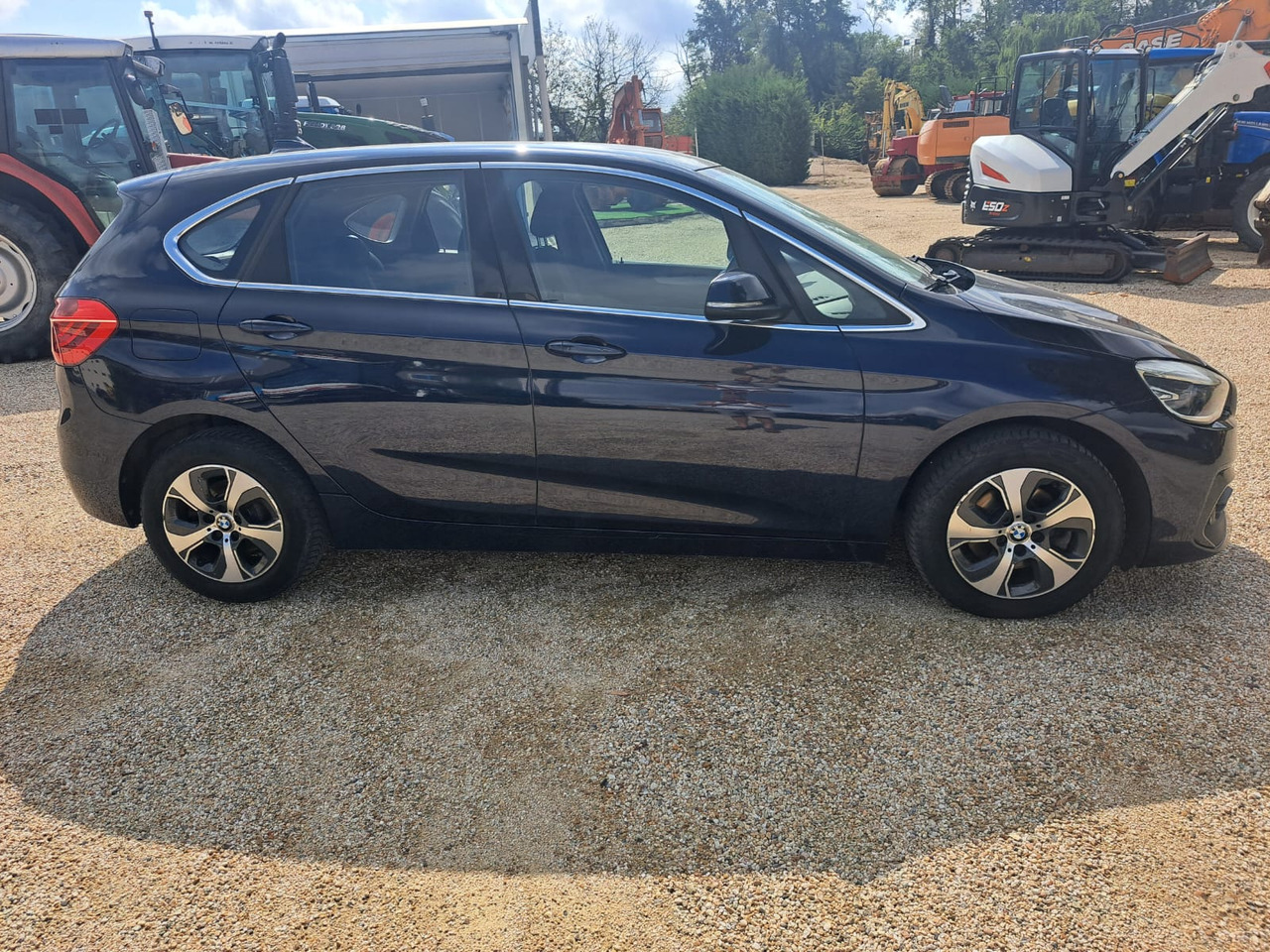 BMW 216 D ACTIVE TOURER - Mobil sedan: gambar 1 BMW 216 D ACTIVE TOURER - Mobil sedan: gambar 1