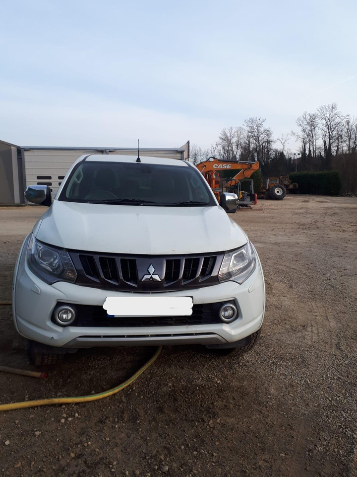 MITSUBISHI MITSUBISHI L200 - Truk pikap: gambar 1 MITSUBISHI MITSUBISHI L200 - Truk pikap: gambar 1