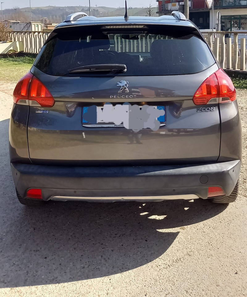 PEUGEOT 2008 - Mobil sedan: gambar 5 PEUGEOT 2008 - Mobil sedan: gambar 5