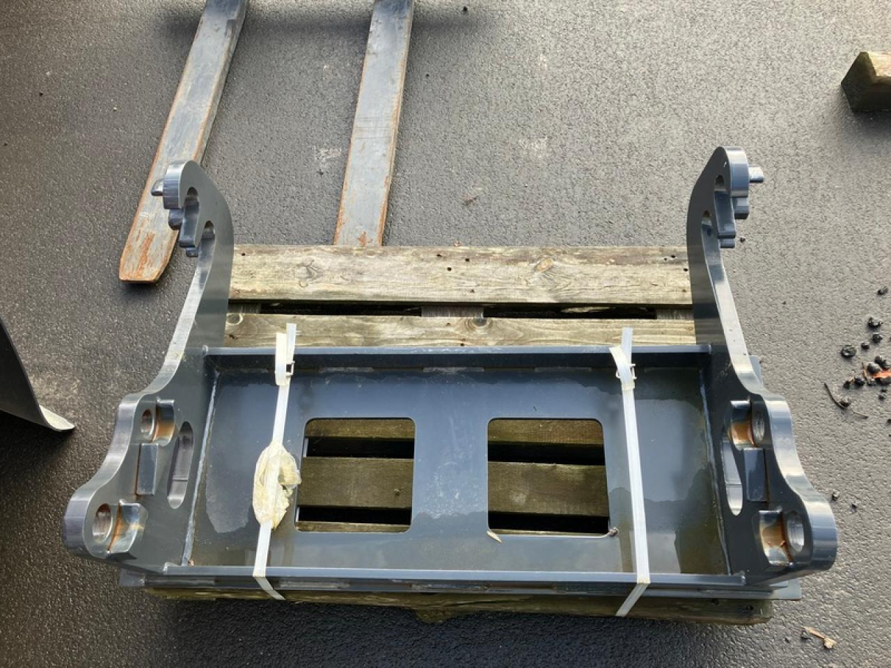 ADAPTER SCHÄFFER AUF EURO-AUFNAHME - Pemuat depan untuk traktor: gambar 4 ADAPTER SCHÄFFER AUF EURO-AUFNAHME - Pemuat depan untuk traktor: gambar 4