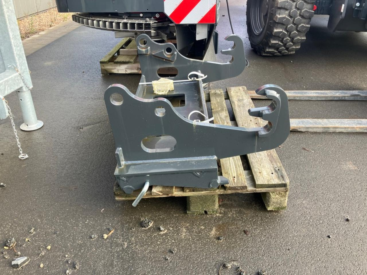 ADAPTER SCHÄFFER AUF EURO-AUFNAHME - Pemuat depan untuk traktor: gambar 3 ADAPTER SCHÄFFER AUF EURO-AUFNAHME - Pemuat depan untuk traktor: gambar 3