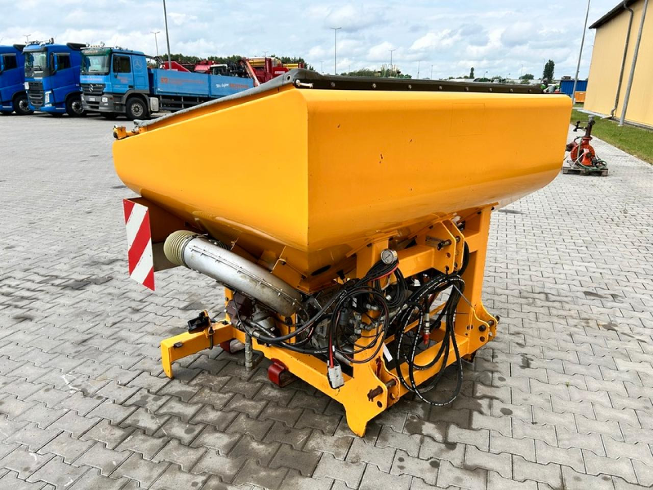 AGRISEM DSF 1600 FRONTTANK - Penyebar pupuk: gambar 3 AGRISEM DSF 1600 FRONTTANK - Penyebar pupuk: gambar 3