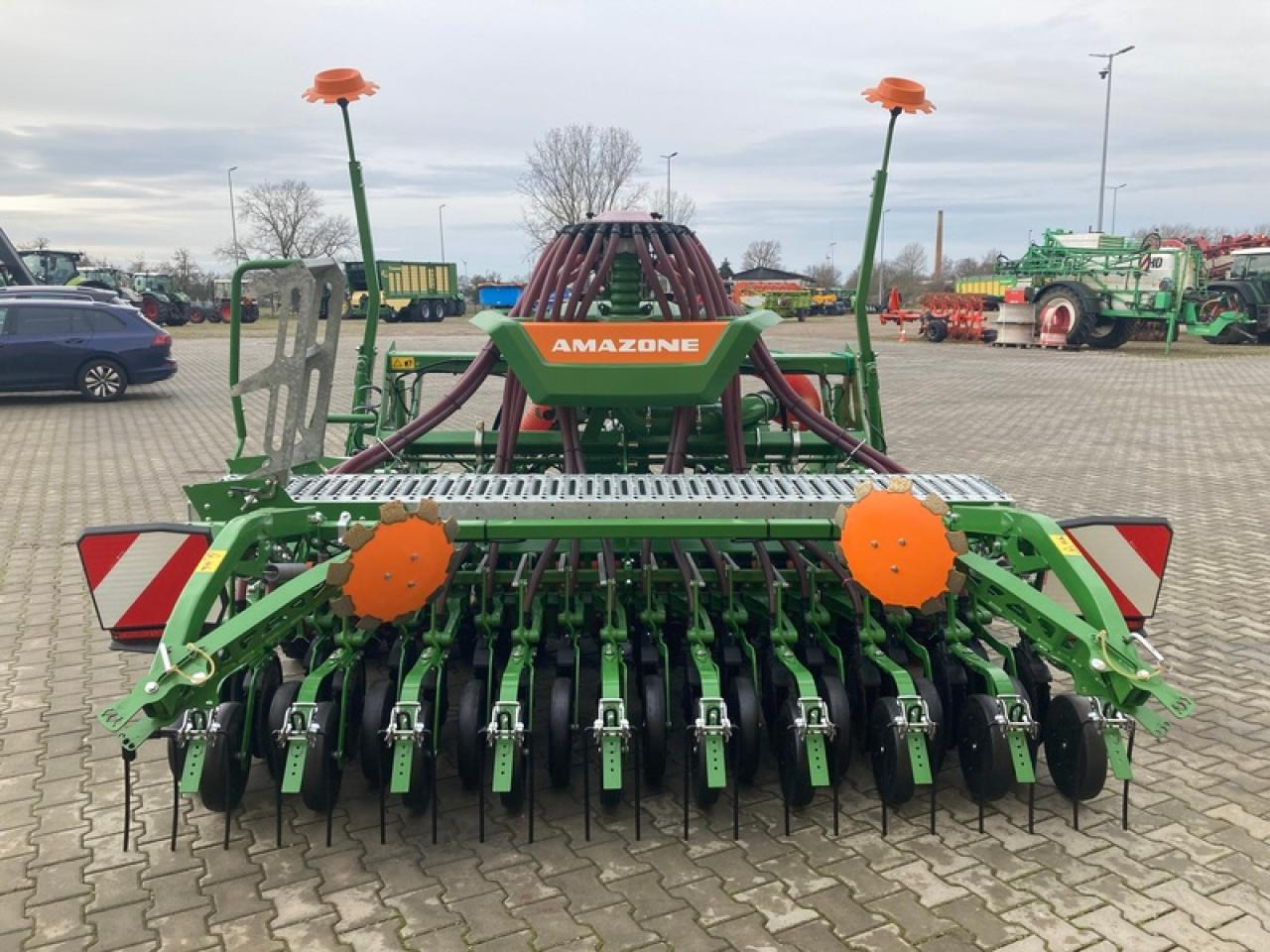 Amazone KX3001 + AVANT3002NUR 320HA - Menggabungkan bor benih: gambar 3 Amazone KX3001 + AVANT3002NUR 320HA - Menggabungkan bor benih: gambar 3
