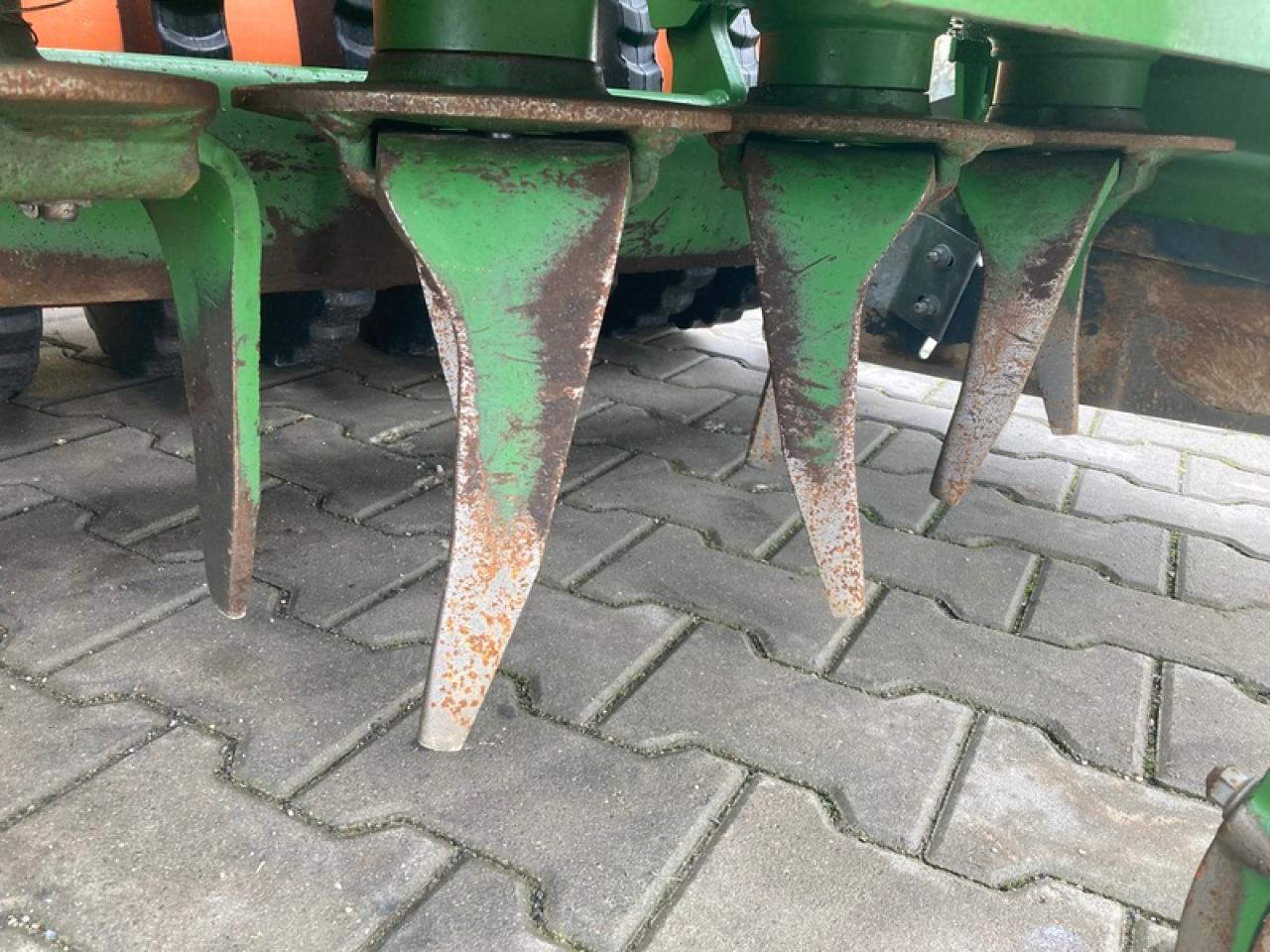 Amazone KX3001 + AVANT3002NUR 320HA - Menggabungkan bor benih: gambar 5 Amazone KX3001 + AVANT3002NUR 320HA - Menggabungkan bor benih: gambar 5
