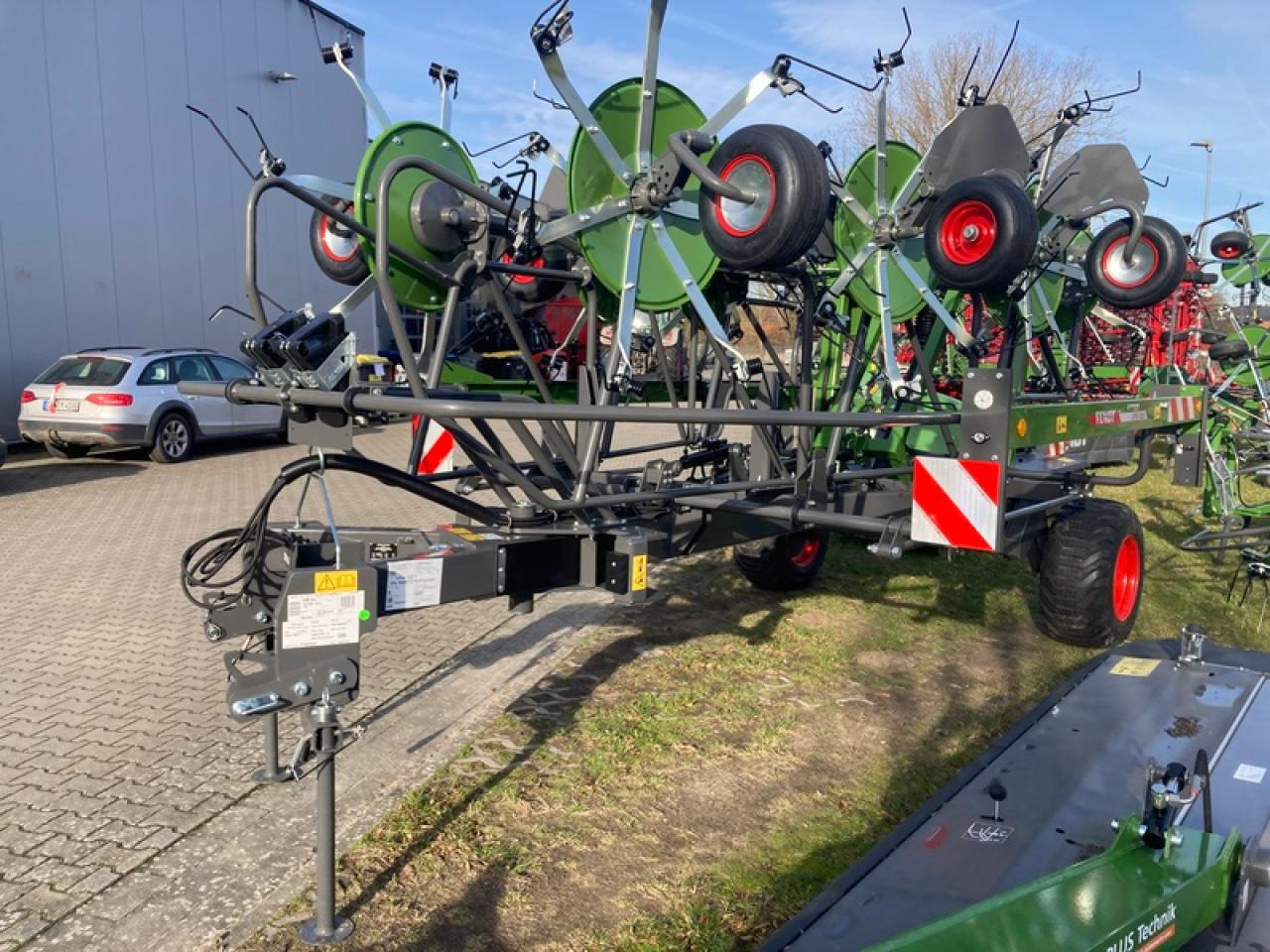 Fendt LOTUS 1020 T - Tedder/ Menyapu: gambar 4 Fendt LOTUS 1020 T - Tedder/ Menyapu: gambar 4