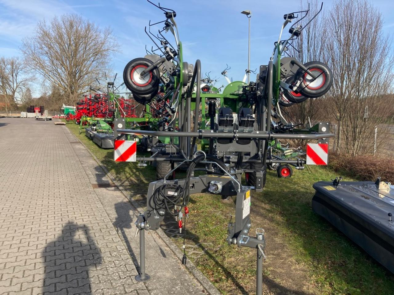 Fendt LOTUS 1020 T - Tedder/ Menyapu: gambar 5 Fendt LOTUS 1020 T - Tedder/ Menyapu: gambar 5