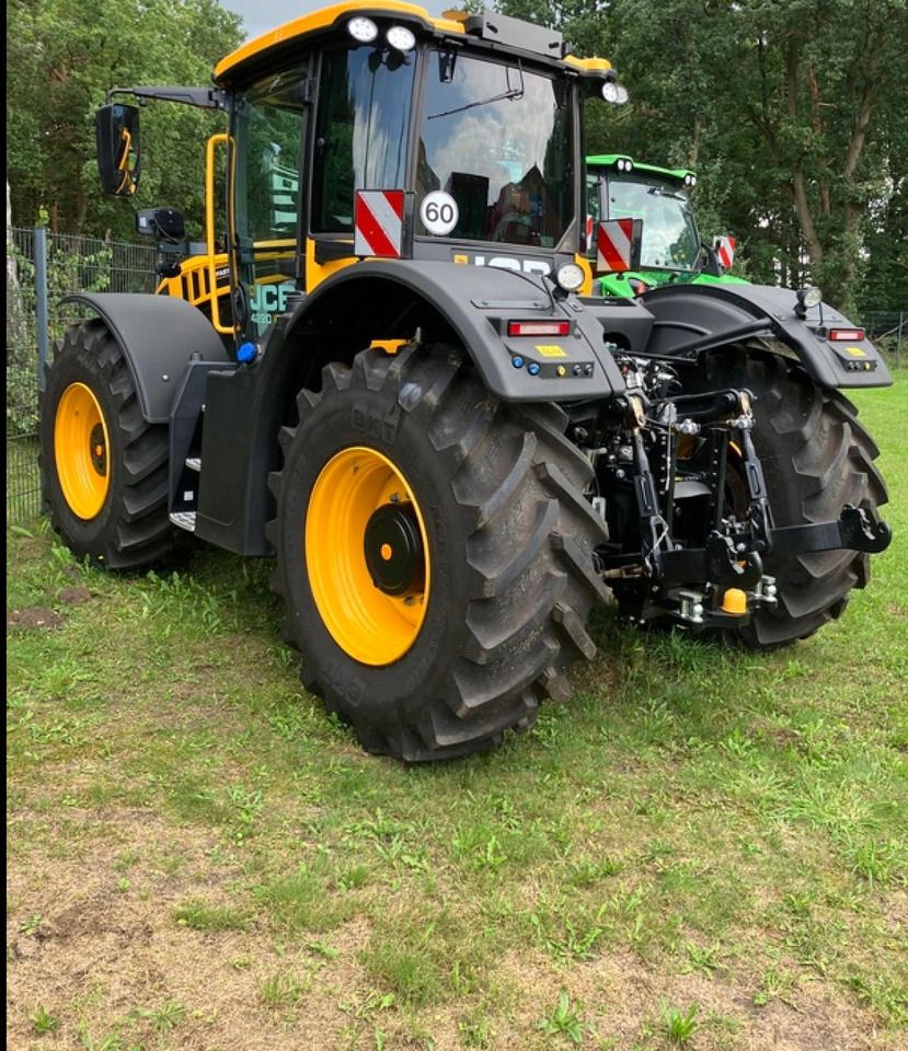 JCB FASTRAC 4220 - Traktor: gambar 3 JCB FASTRAC 4220 - Traktor: gambar 3