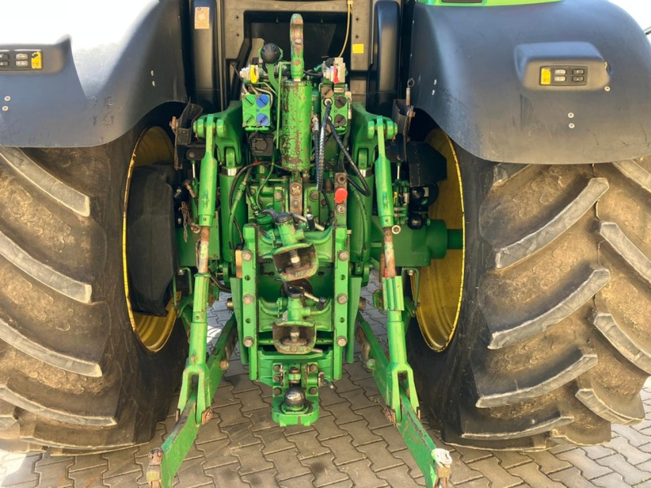 Traktor John Deere 6210R AUTOPOWER: gambar 6