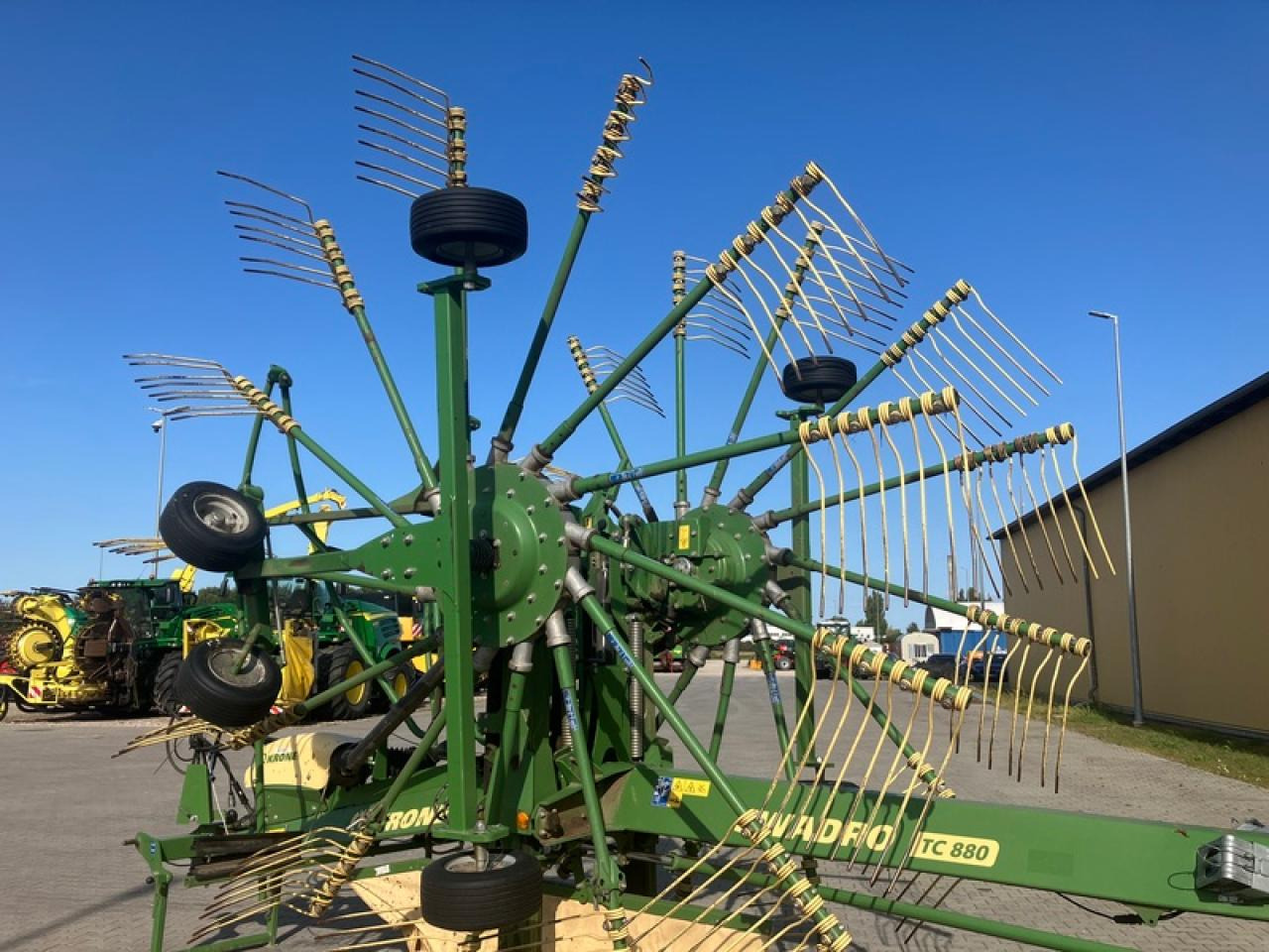 Krone TC880 - Tedder/ Menyapu: gambar 5 Krone TC880 - Tedder/ Menyapu: gambar 5