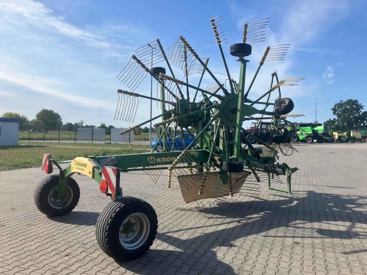 Krone TC880 - Tedder/ Menyapu: gambar 3 Krone TC880 - Tedder/ Menyapu: gambar 3