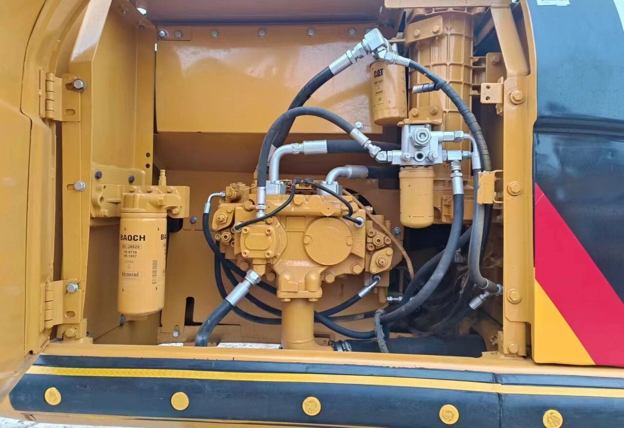 Caterpillar 320D - Ekskavator roda: gambar 5 Caterpillar 320D - Ekskavator roda: gambar 5