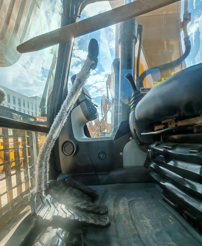 Caterpillar 320D - Ekskavator perayap: gambar 5 Caterpillar 320D - Ekskavator perayap: gambar 5