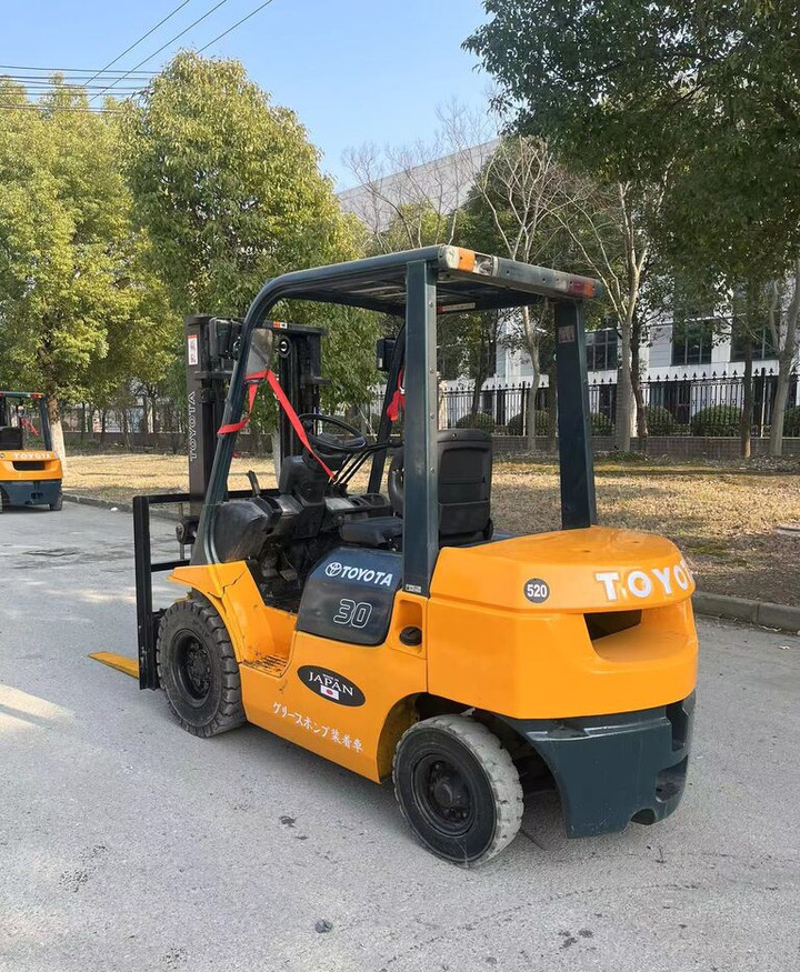 Toyota 7FD30 - Forklift diesel: gambar 1 Toyota 7FD30 - Forklift diesel: gambar 1