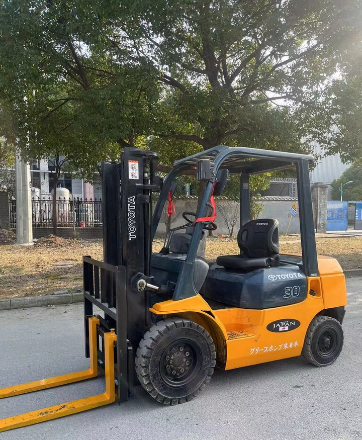 Toyota Made in Japan 7FD30 3ton 5ton 7FD50 for sale - Forklift diesel: gambar 1 Toyota Made in Japan 7FD30 3ton 5ton 7FD50 for sale - Forklift diesel: gambar 1