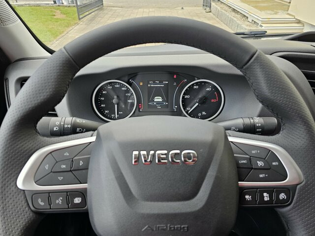 IVECO Daily 35S18HA8 3.0 Hi-Matic AHK Tachograph LED - Van box: gambar 5 IVECO Daily 35S18HA8 3.0 Hi-Matic AHK Tachograph LED - Van box: gambar 5
