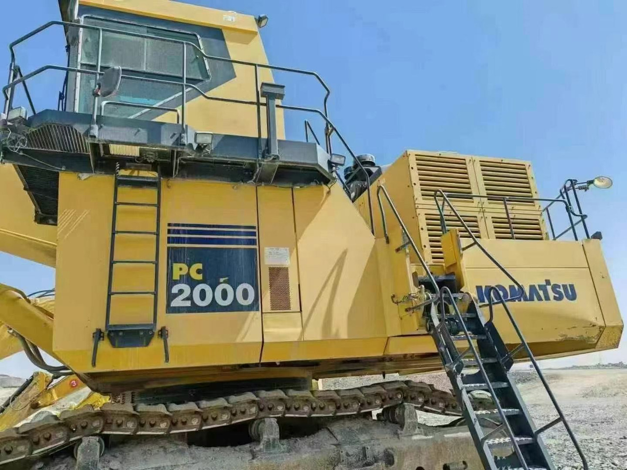Ekskavator perayap Komatsu PC2000-8: gambar 1