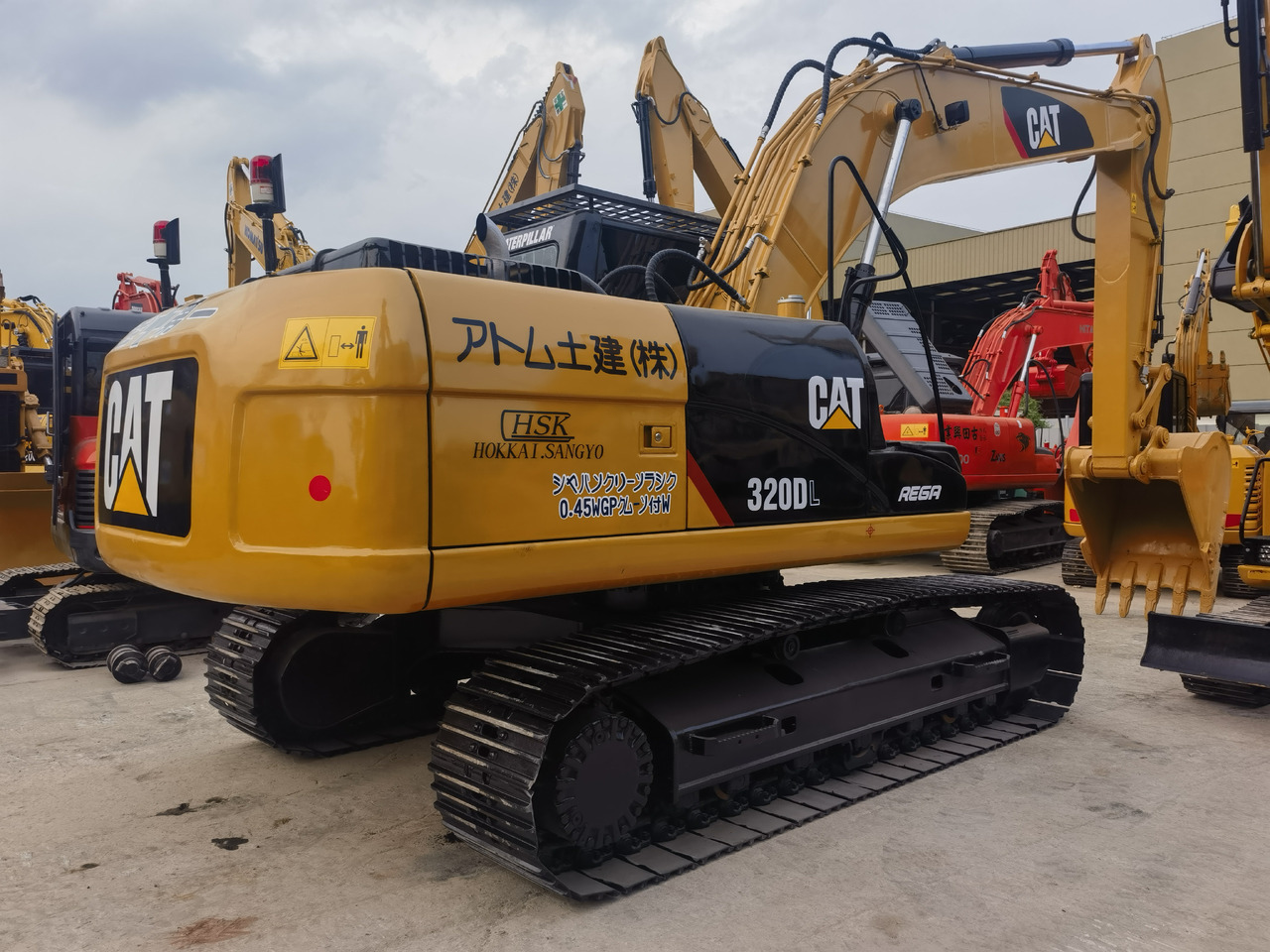 CAT 320DL Excavator - Ekskavator perayap: gambar 1 CAT 320DL Excavator - Ekskavator perayap: gambar 1