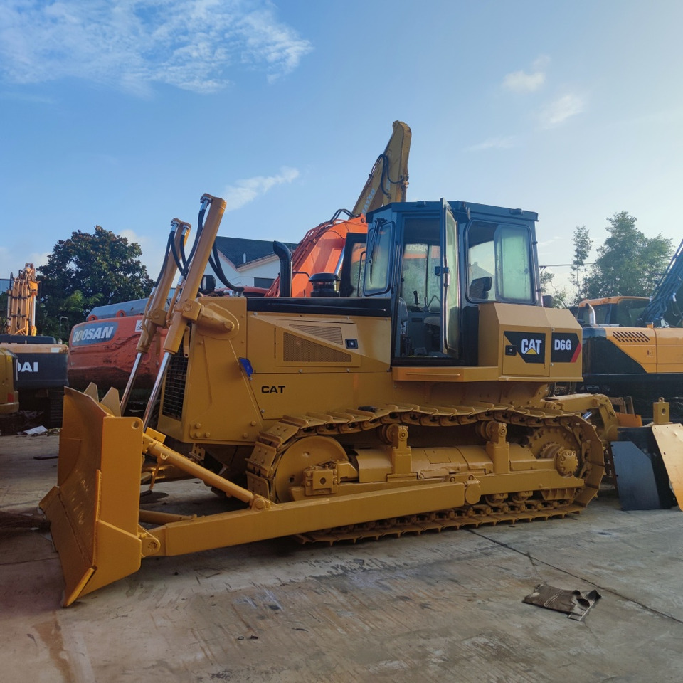 CAT D6G Bulldozer - Bulldozer: gambar 1 CAT D6G Bulldozer - Bulldozer: gambar 1