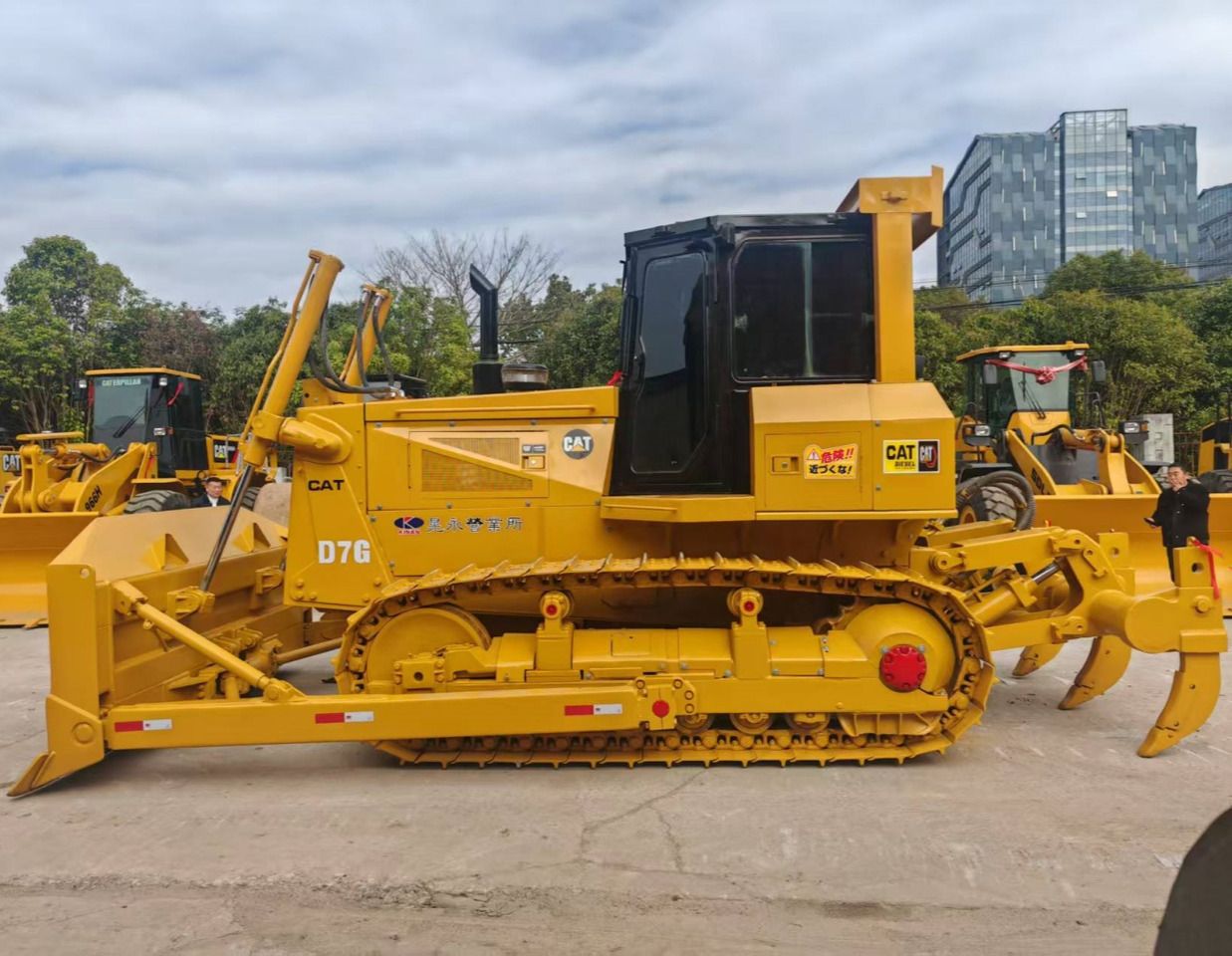 CAT D7G Bulldozer - Bulldozer: gambar 1 CAT D7G Bulldozer - Bulldozer: gambar 1