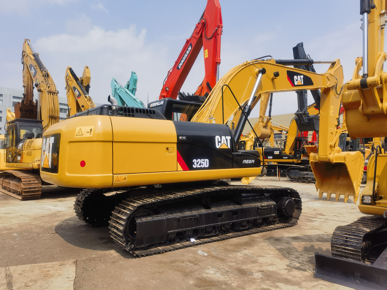 CATERPILLAR CAT 325D Excavator - Ekskavator perayap: gambar 3 CATERPILLAR CAT 325D Excavator - Ekskavator perayap: gambar 3