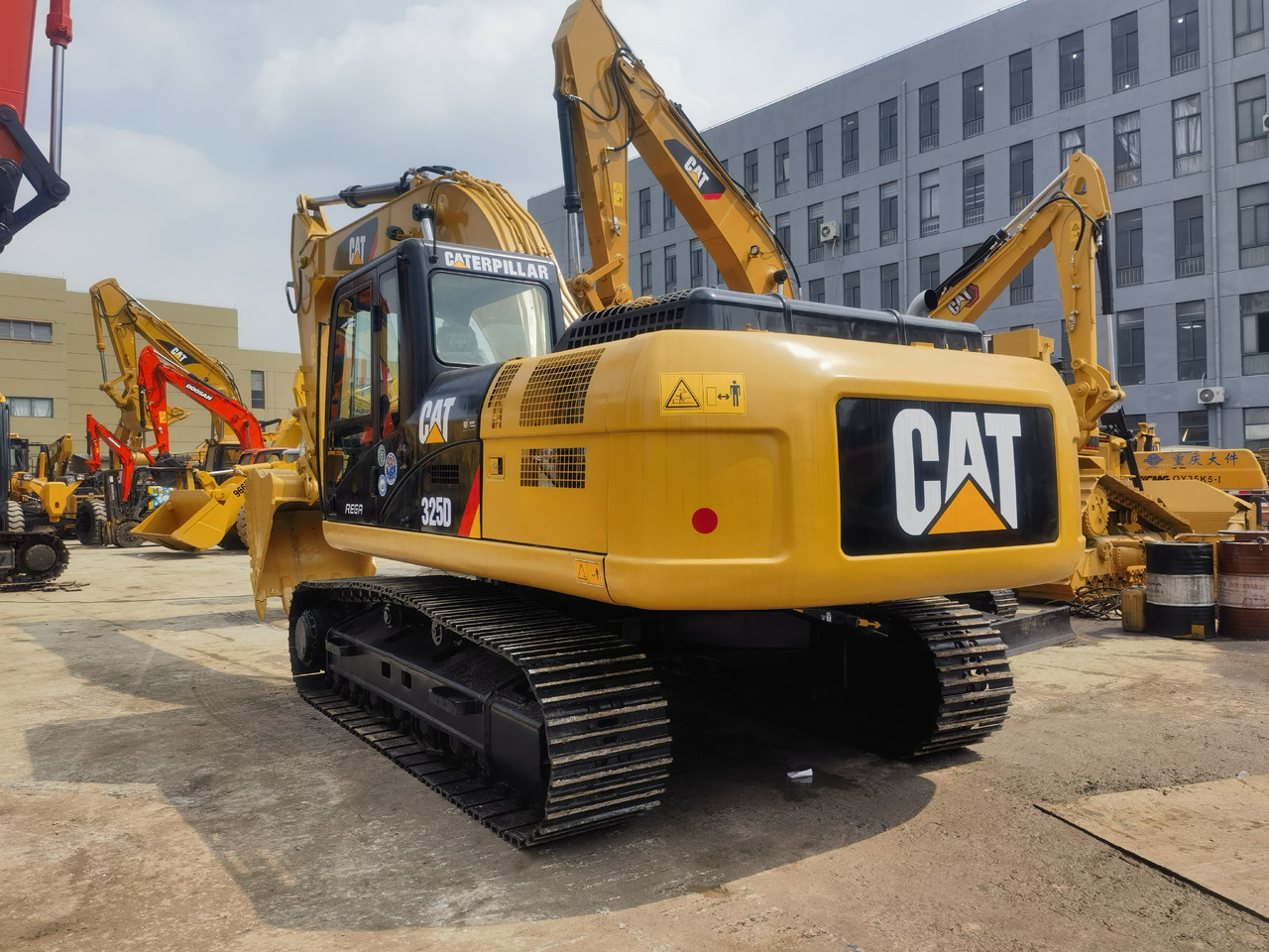 CATERPILLAR CAT 325D Excavator - Ekskavator perayap: gambar 2 CATERPILLAR CAT 325D Excavator - Ekskavator perayap: gambar 2